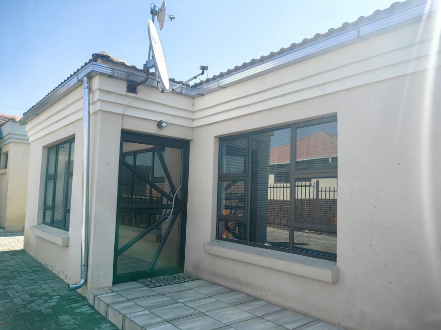 3 Bedroom Property for Sale in Vista Park Free State